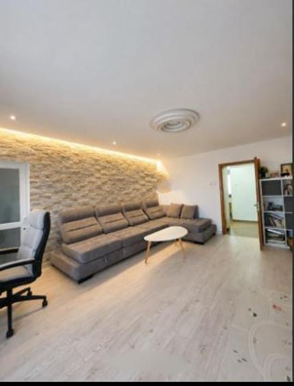 Apartament cu 3 camere decomandat, mobilat în P-ța Unirii