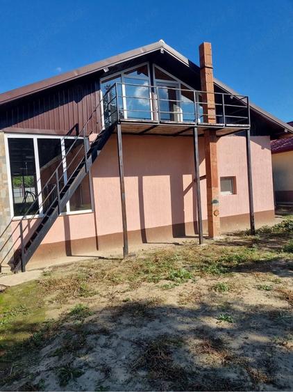 Casă cu 3 camere cu Teren 1900 Mp în Topalu