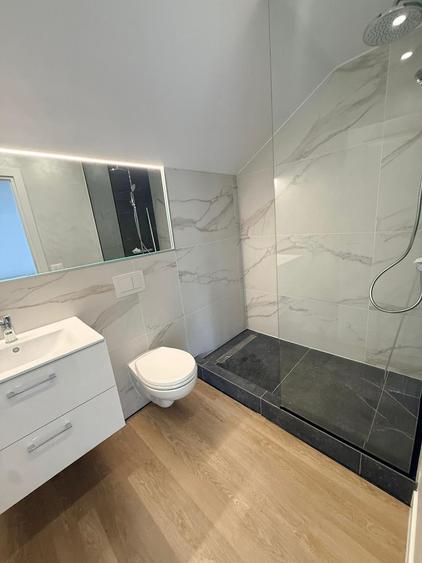 Apartament cu 4 camere în Valea Adâncă