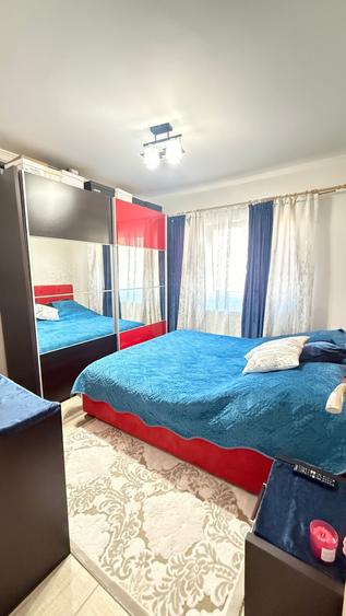 Apartament cu 3 camere decomandat în Hotvon