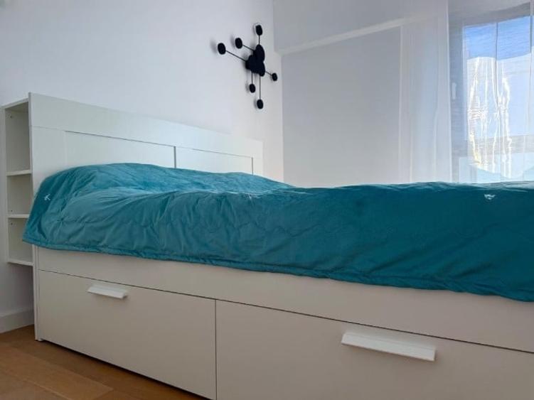 Apartament cu 3 camere semidecomandat, mobilat în Timpuri Noi