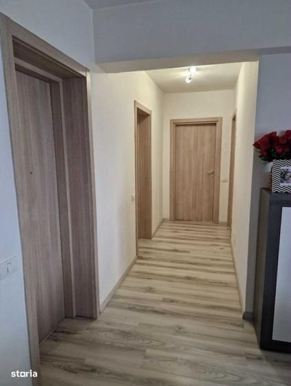 Apartament cu 3 camere semidecomandat în Fundeni