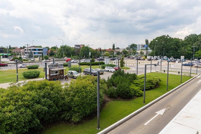 Birou, de 40,500 mp, în Nord