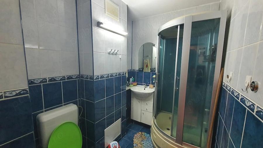 Apartament cu 3 camere decomandat în Berceni