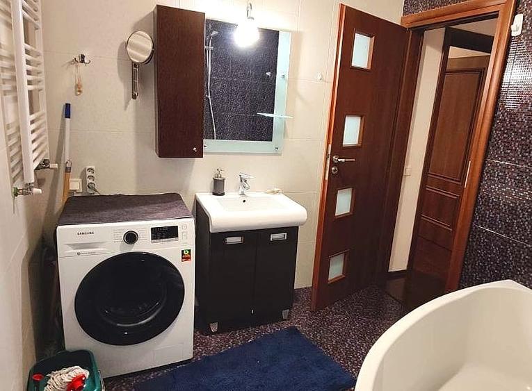 Apartament cu 3 camere decomandat, mobilat în Dămăroaia