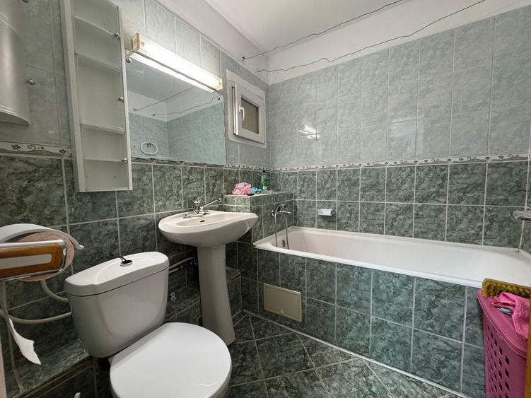 Apartament cu 3 camere semidecomandat, mobilat în Obor
