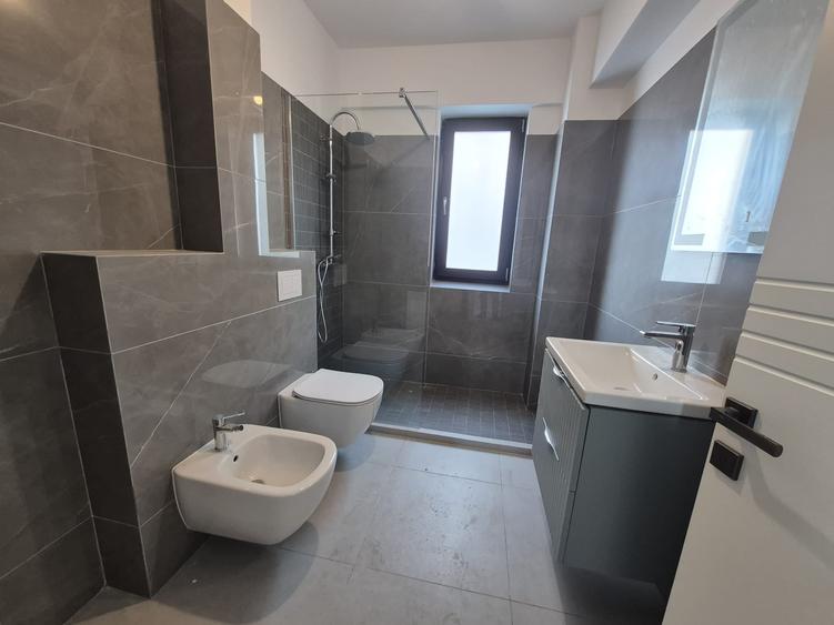 Apartament cu 3 camere decomandat în Galata
