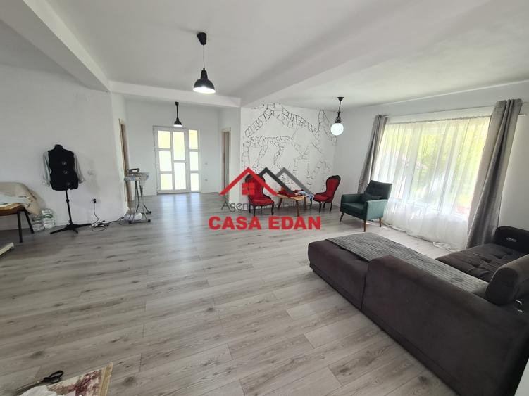 Casă individuală cu 8 camere cu Teren 1675 Mp în Breaza