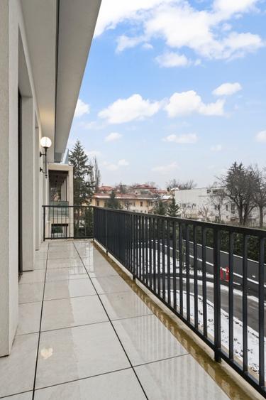 Apartament cu 4 camere decomandat în Arcul de Triumf