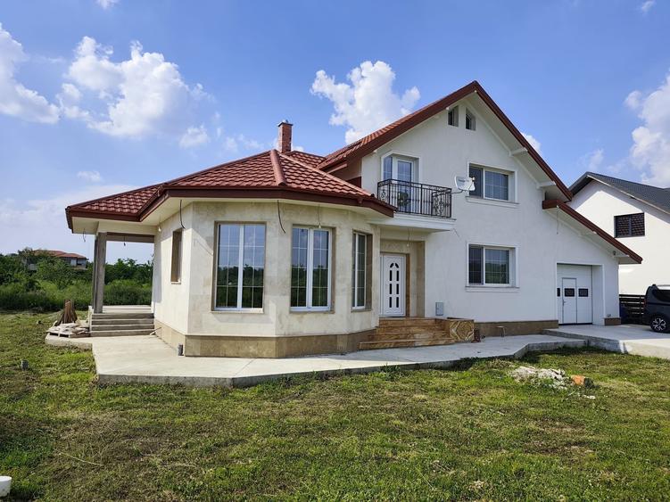 Casă individuală cu 5 camere cu Garaj în Gulia