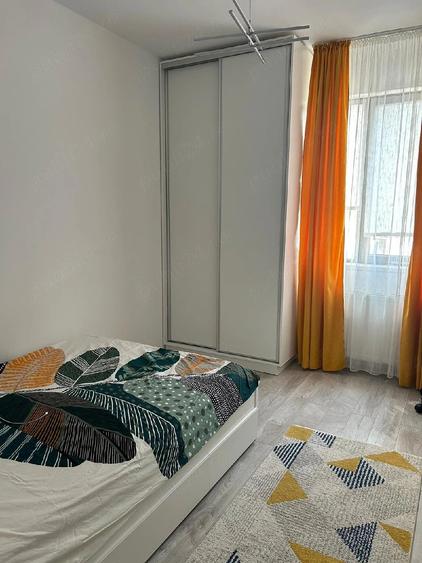 Apartament cu 4 camere decomandat, mobilat în Central