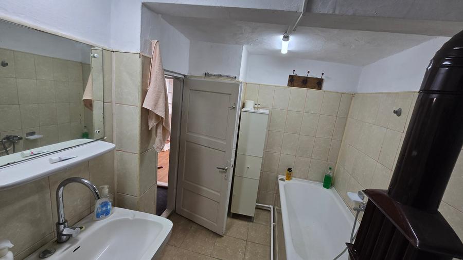 Casă cu 3 camere cu Canalizare în Nord-Est