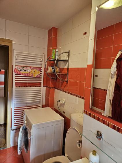 Apartament cu 3 camere decomandat în Miorița