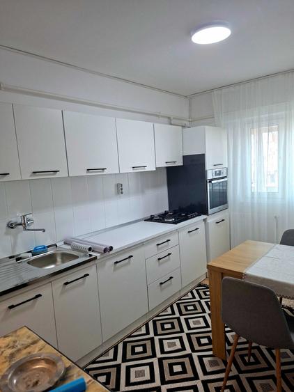 Apartament cu 2 camere decomandat în Soarelui