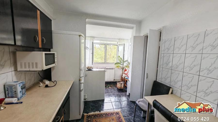 Apartament cu 3 camere decomandat în Central