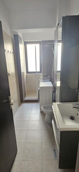 Apartament cu 3 camere semidecomandat în 9 Mai