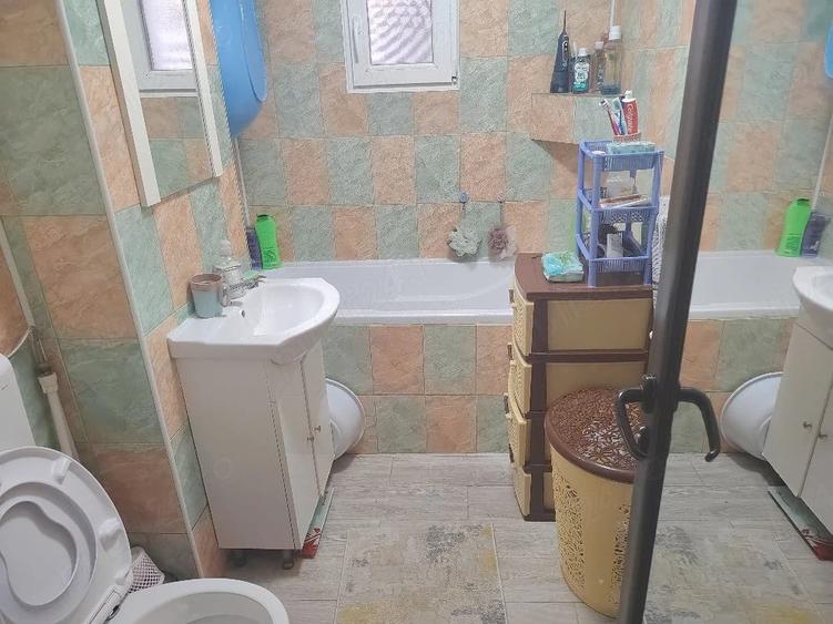 Apartament cu 3 camere decomandat în Buzaului