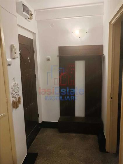 Apartament cu 2 camere semidecomandat în Filiași