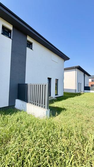 Duplex cu 4 camere cu Canalizare în Gilău