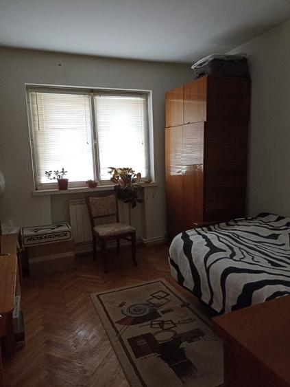 Apartament cu 3 camere decomandat în Est