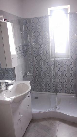 Apartament cu 3 camere decomandat în Florești