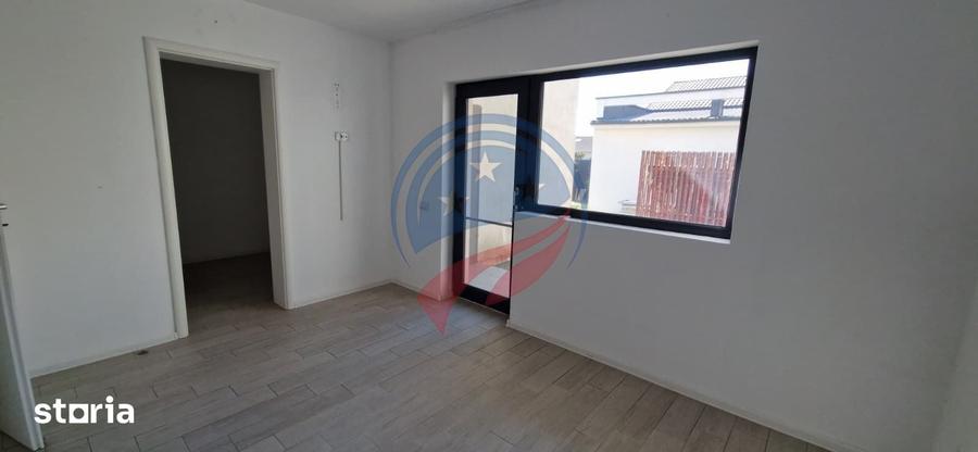 Casă cu 5 camere cu Teren 360 Mp în Malu Mare