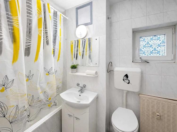 Garsoniera foarte spa?ioasa, 41 mp + balcon ?i aer condi?ionat | Strada Or?ova | Etaj 1 - 7