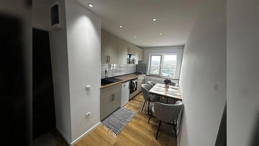 Apartament cu 3 camere decomandat în Central