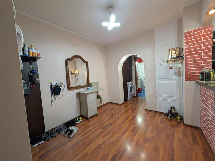 Apartament cu 2 camere decomandat în Metalurgie