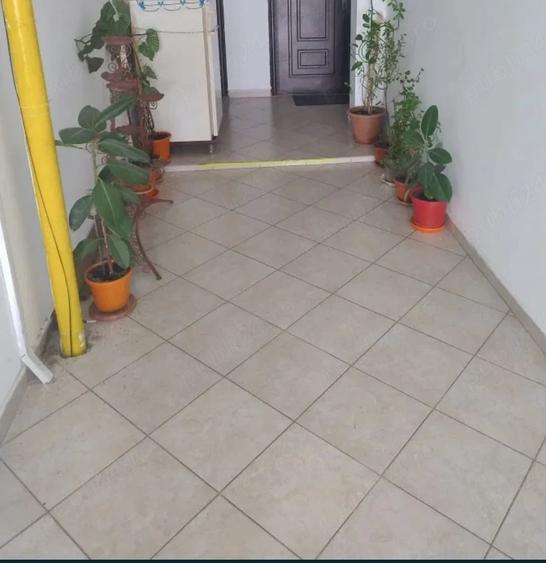 Garsonieră decomandată în Titan