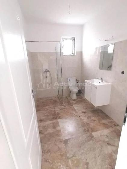 Casă cu 4 camere cu Teren 210 Mp în Alexandriei