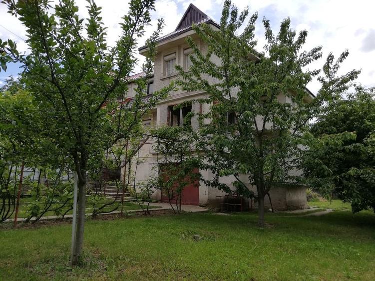 Casă cu 4 camere în Scornicești