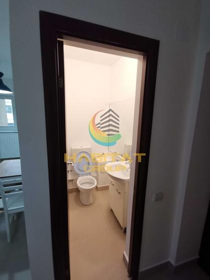 Apartament cu 3 camere semidecomandat, mobilat în Văcăresti