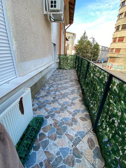 Apartament cu 5 camere decomandat, mobilat în Universitate