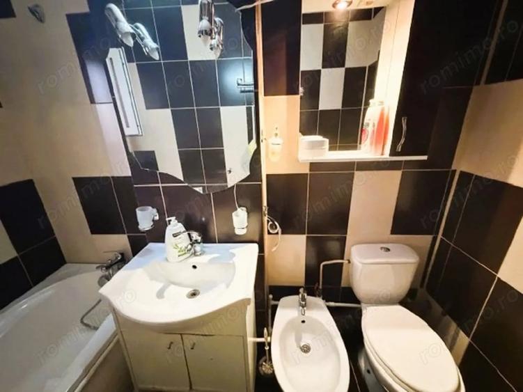 Apartament cu 3 camere semidecomandat în Central