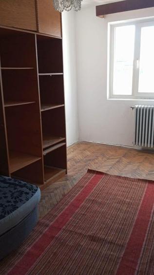Apartament cu 2 camere semidecomandat, mobilat în Craiovița Nouă