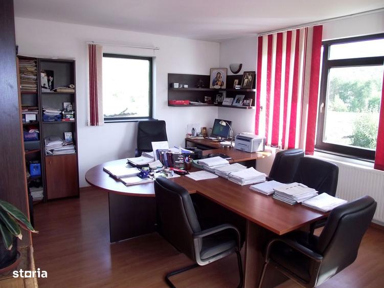 Casă cu 6 camere cu Teren 60000 Mp în Corbi