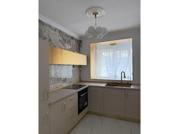 Apartament cu 2 camere decomandat în P-ța Victoriei