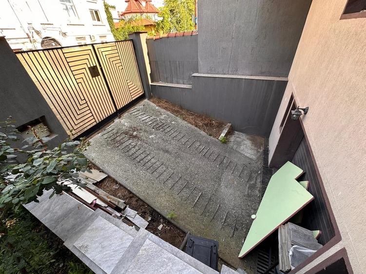 Casă individuală cu 6 camere cu Piscina în Unirii