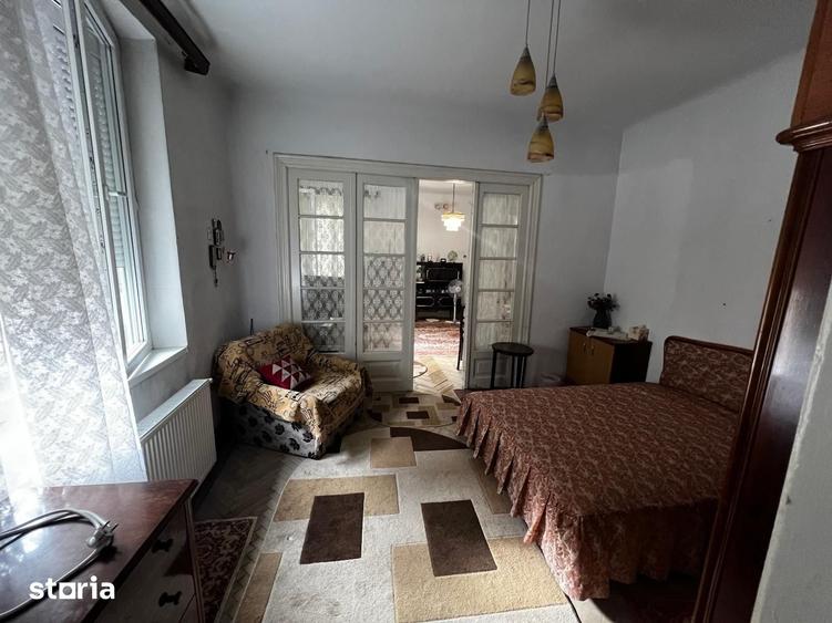 Casă cu 6 camere cu Teren 320 Mp în Parcul Carol