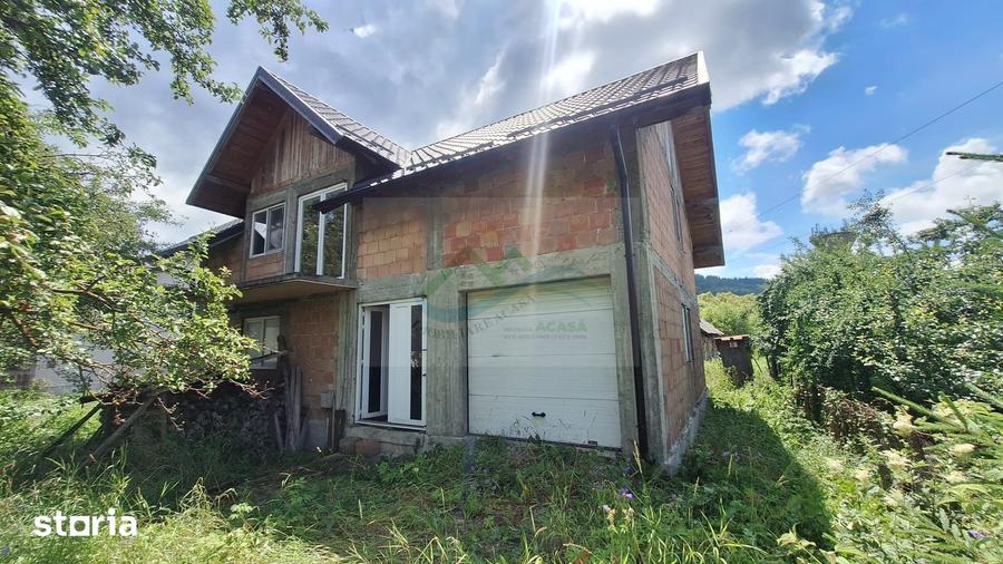 Casă cu 5 camere cu Teren 421 Mp în Central
