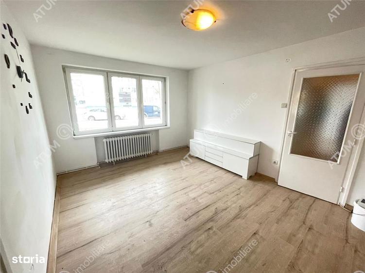 Apartament cu 3 camere semidecomandat în Terezian