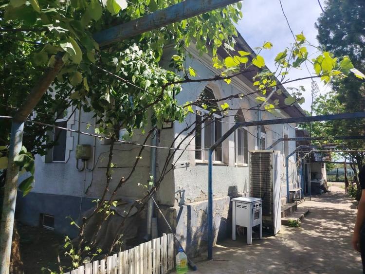 Casă individuală cu 4 camere cu Canalizare în Exterior Est