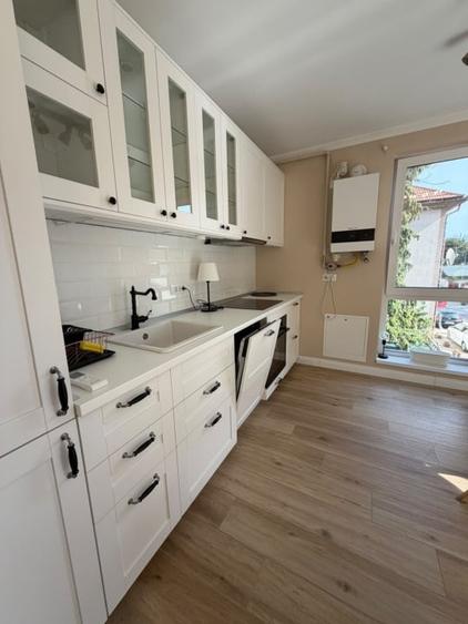 Apartament cu 3 camere semidecomandat, mobilat în Orașul Vechi