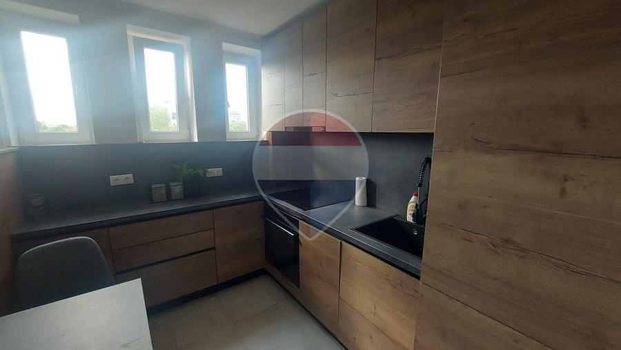 Apartament cu 2 camere semidecomandat, mobilat în Decebal