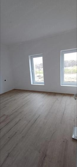 Casă cu Teren 700 Mp în Variaș
