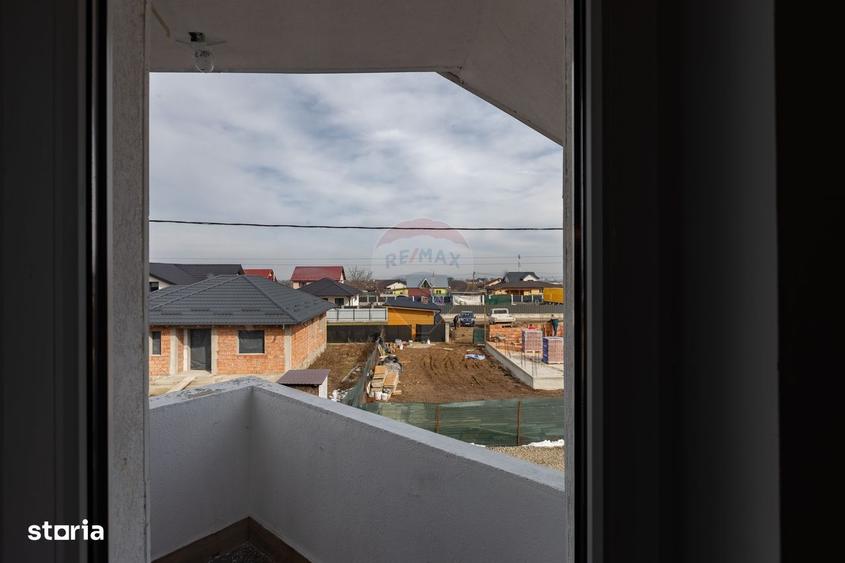Casă cu 4 camere cu Teren 230 Mp în Măgura