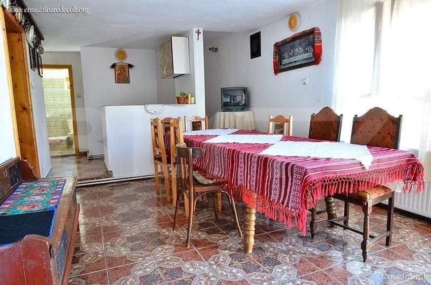 Casă individuală cu 12 camere cu Teren 1500 Mp în Bran
