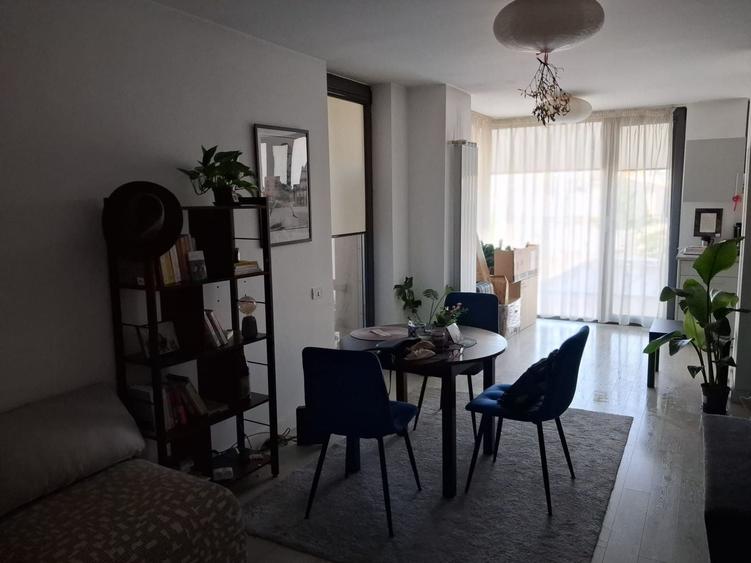 Apartament cu 2 camere semidecomandat, mobilat în Victoriei
