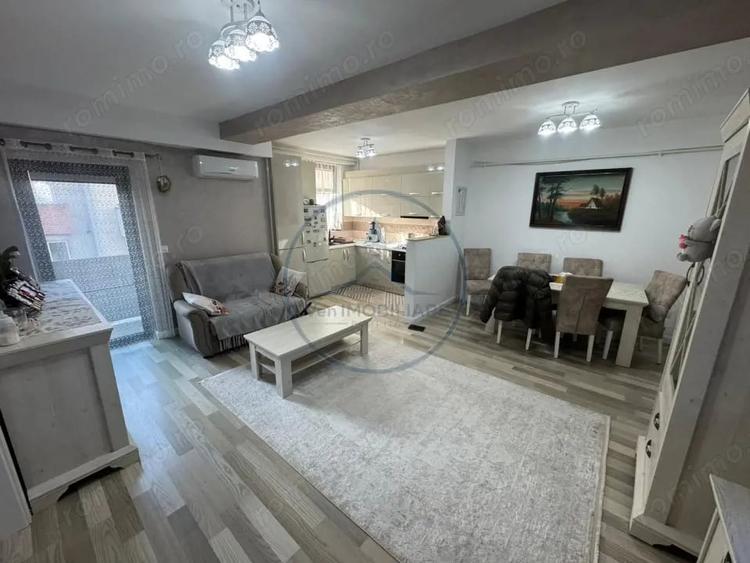 Apartament cu 3 camere decomandat în Calea Moldovei